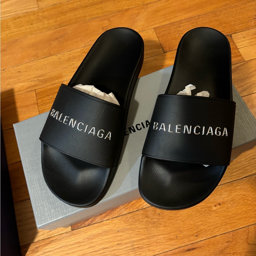 Balenciaga slides size 42 fits like size 10 in US size